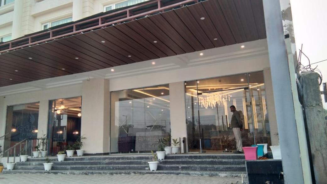 Hotel Four Element Varanasi Exterior photo